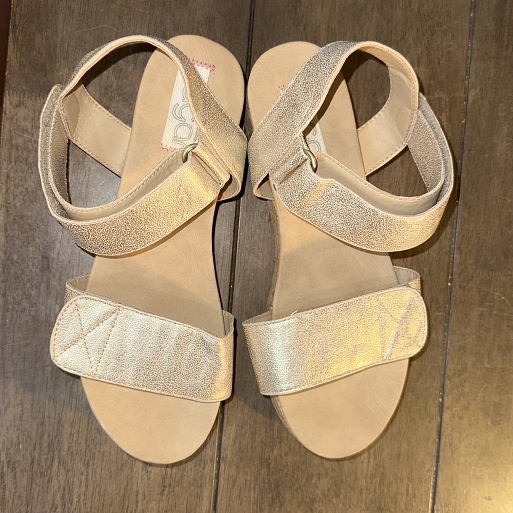Size 8 Medium width Gold platform Sandals with Cork Sole